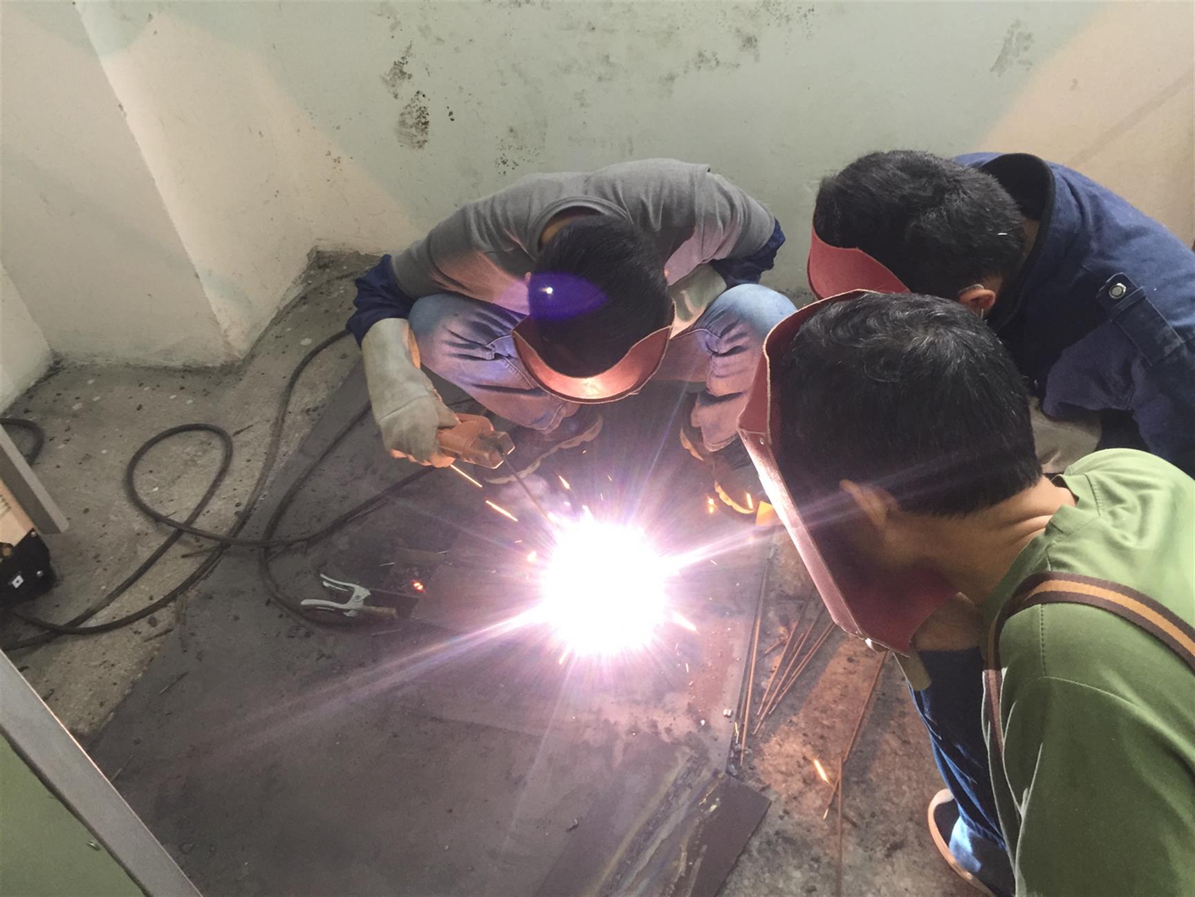 中環學校 焊工培訓畢業照